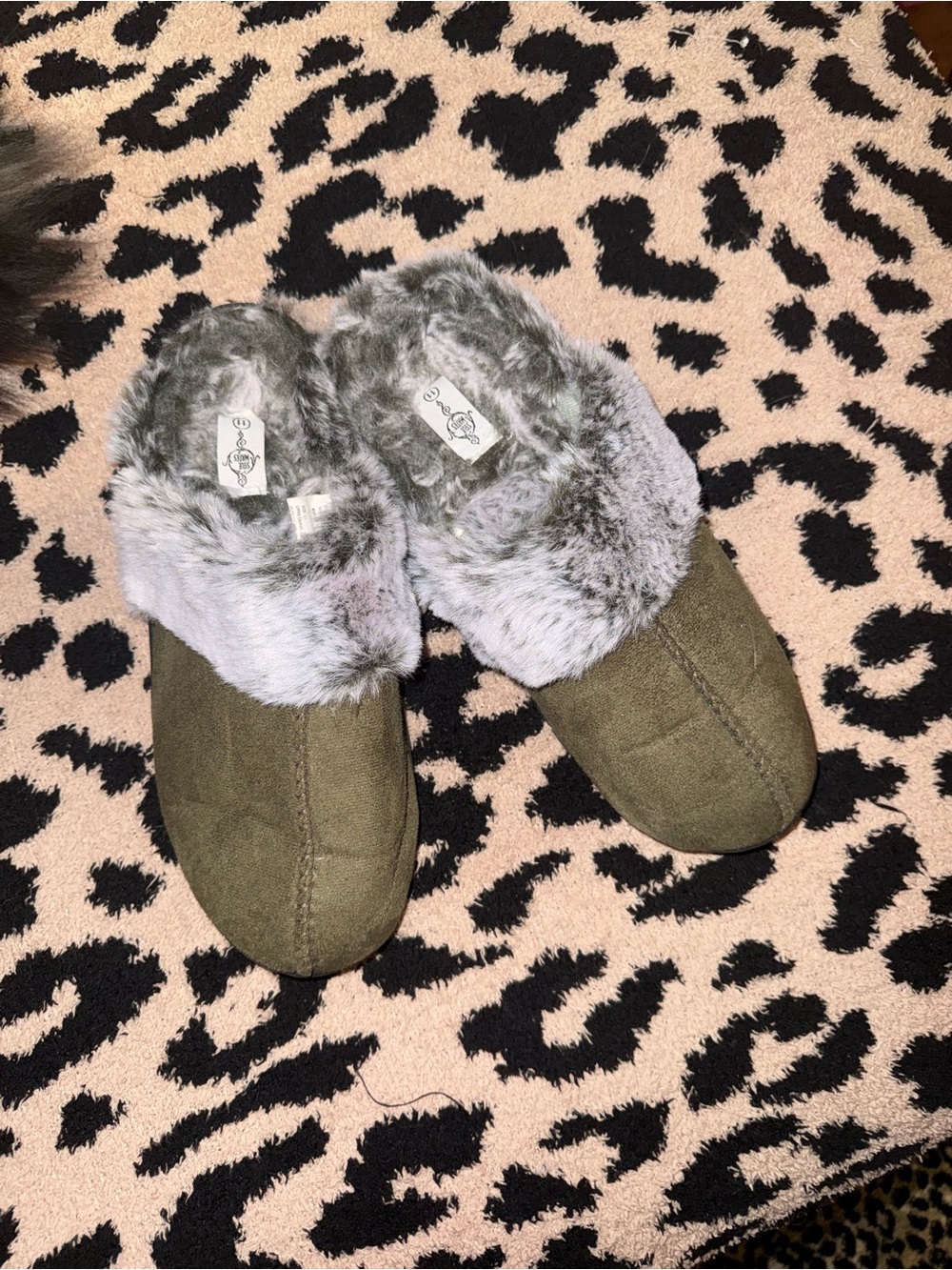 Plush Olive Green Women's Slip-On Slippers with Faux Fur - Picture 3 of 5